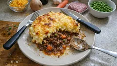 Cottage pie po britsku: šťavnaté mleté hovězí pod kaší s čedarem