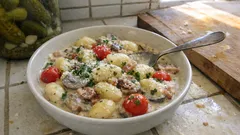 Krémové noky s houbami a rajčaty: rychlá večeře se smetanovou omáčkou