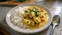 Kuře na kari se smetanou a taveným sýrem: krémová omáčka za 30 minut