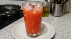 Silvestrovský vyprošťovák: zeleninový drink z okurky a rajčatového džusu za pár minut