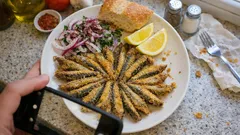 Hamsi tava: křupavé ančovičky v kukuřičné mouce hotové za pár minut