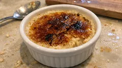 Slaná crème brûlée z foie gras: elegantní předkrm s křupavou karamelovou krustou