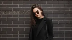 Je to víc než jen styl: Co psychologie říká o lidech, kteří vždy nosí černou?