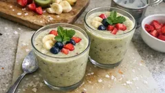 Krémové smoothie z banánu, kiwi a lesních plodů: hotové za pár minut