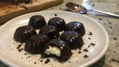 Vanilkové pralinky z hořké čokolády: hotové za chvíli a bez složitých technik