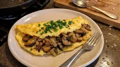 Houbová omeleta s hříbky: jednoduchá večeře, která krásně zasytí