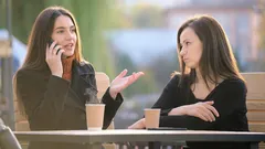 Běžné návyky, kvůli kterým vás lidé mohou považovat za hrubého a nepříjemného člověka