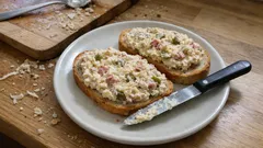 Celerová pomazánka na chlebíčky: výrazná, svěží a hotová za chvíli