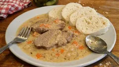 Vepřová kýta na smetaně: jemná omáčka jako svíčková, ale z dostupného masa