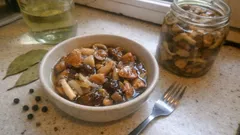 Houbičky nakyselo jako od babičky: sladkokyselý nálev, který se vždy povede