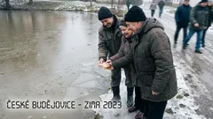 Vánoční historka: U rybníka jsem zaslechl tátův starý vtip a ztuhl