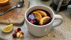 Zimní punč s rumem a červeným vínem: voňavý nápoj, který zahřeje (bez varu)