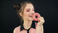 Hlavní důvody, proč máte neustále chuť na sladké