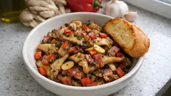 Hlíva s paprikou a slaninou z jedné pánve: rychlá večeře, co krásně voní