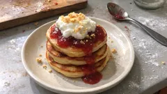 Extra rychlé nekynuté lívance z hrnku – nadýchané a hotové za chvíli