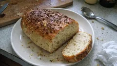 Domácí kmínový chleba z droždí: křupavá kůrka a vláčná střídka