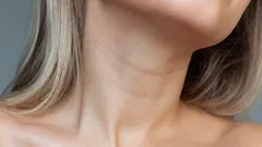 Jednoduché návyky, které pomohou udržet pokožku na krku mladou a pevnou.