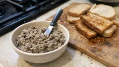 Pohanková pomazánka s houbami: jednoduchý veganský recept, který chutná i druhý den