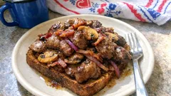 Restovaná kuřecí játra se slaninou a žampiony: rychlá „hospodská“ večeře