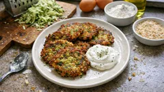 Cuketové placky na pánvi: rychlé, křupavé a ideální do cuketové sezóny