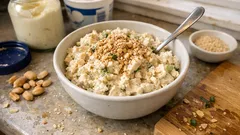 Kuřecí salát se sezamem a arašídy: krémový, křupavý a hotový za chvíli