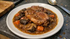 Zbojnická vepřová krkovice s hříbky: šťavnaté maso v omáčce, co zahřeje