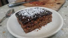 Nadýchaný hrnečkový perník na plech – bez váhy, krásně vláčný i druhý den