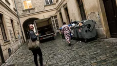 Krátká historka: V říjnovém ránu před panelákem se ozvalo něco, co mě zastavilo