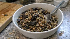 Staročeský kuba: zapečené kroupy s houbami, které krásně zasytí i bez masa