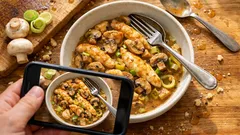 Kuřecí směs se žampiony a pórkem z jedné pánve – rychlý oběd bez dušení