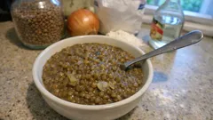 Čočka na kyselo jako od babičky: jednoduchý recept se světlou jíškou, který vždy vyjde