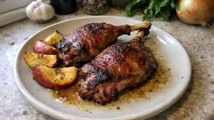 Husí stehna z pomalého hrnce s jablkem: křehká a šťavnatá bez hlídání