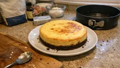 Pečený cheesecake se sušenkovým základem: krémový, pevný a přitom sametový